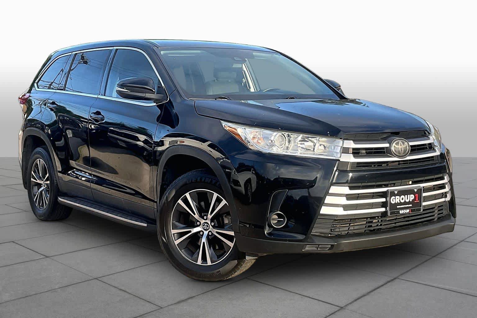 Used 2019 Toyota Highlander LE FWD image 3
