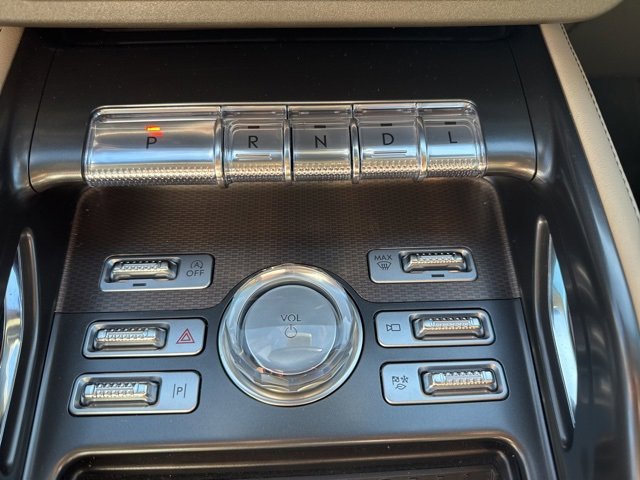 Used 2024 Lincoln Nautilus Premier image 10