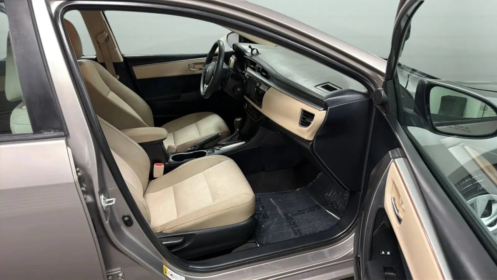 Used 2014 Toyota Corolla LE FWD image 21