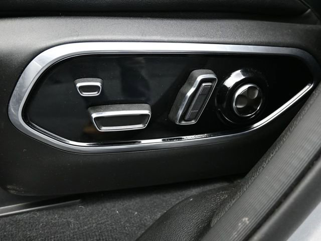 Used 2023 Jeep Grand Cherokee Overland w/ Advanced Protech Group III image 15