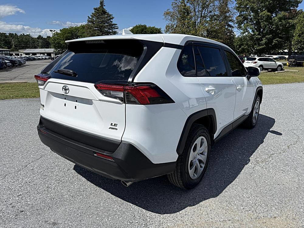 Used 2022 Toyota RAV4 LE image 5