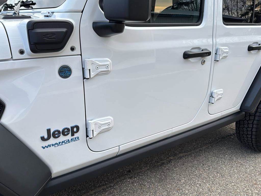 Used 2021 Jeep Wrangler Unlimited Rubicon w/ Steel Bumper Group AWD/4WD image 8