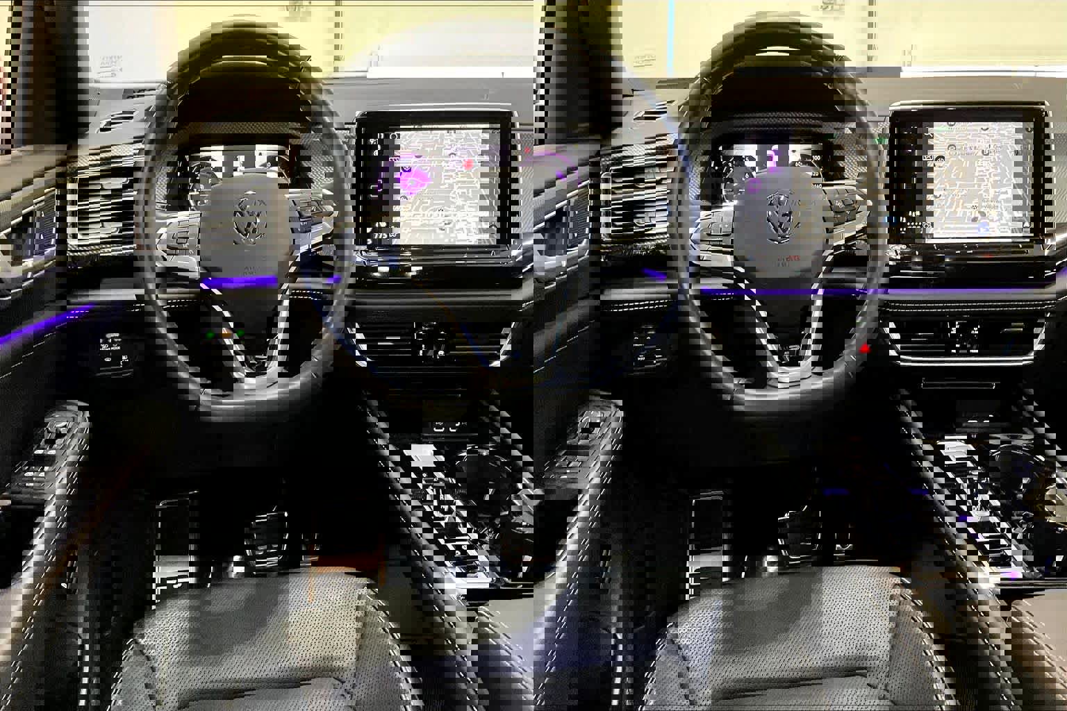 Used 2025 Volkswagen Atlas Cross Sport SEL R-Line image 8