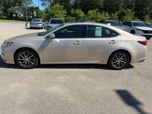 Used 2016 Lexus ES 350 w/ Luxury Package w/Wood Trim FWD image 4