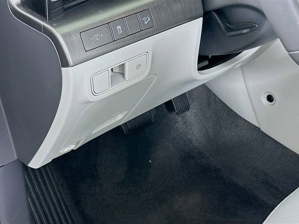 Certified 2025 Hyundai Kona SEL image 10