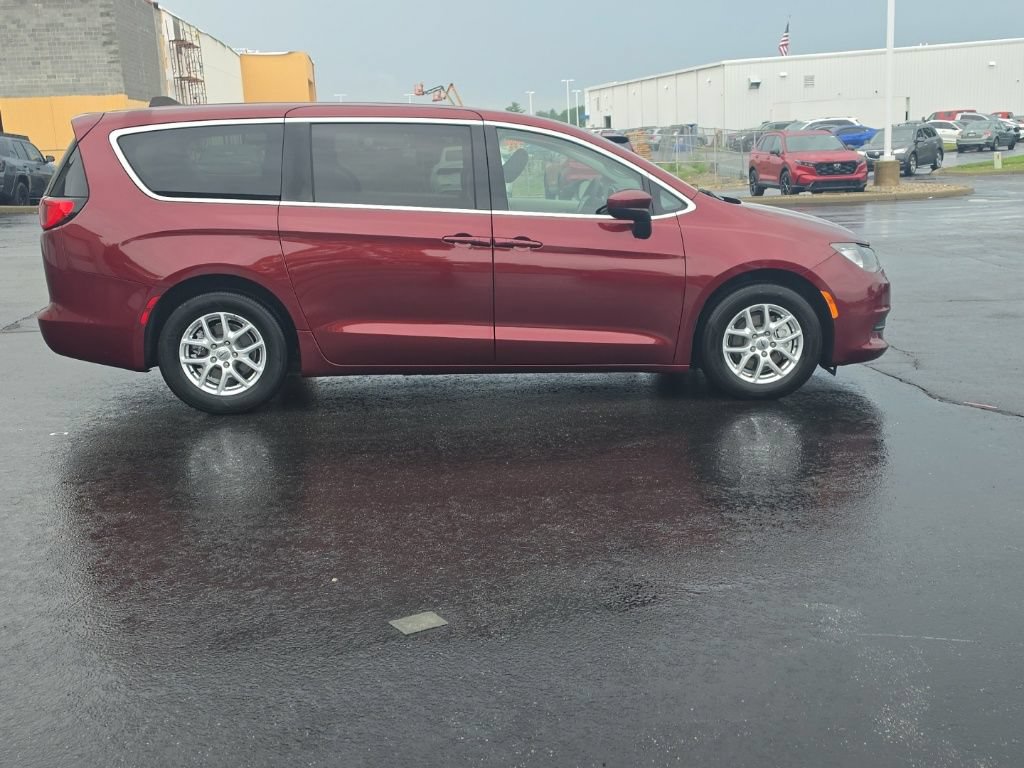 Used 2023 Chrysler Voyager LX FWD image 8