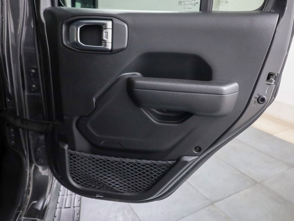 Used 2023 Jeep Wrangler Unlimited Rubicon AWD/4WD image 15