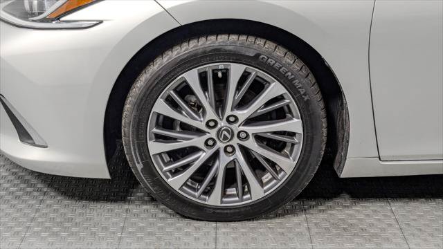 Used 2019 Lexus ES 300h w/ Premium Package FWD image 37