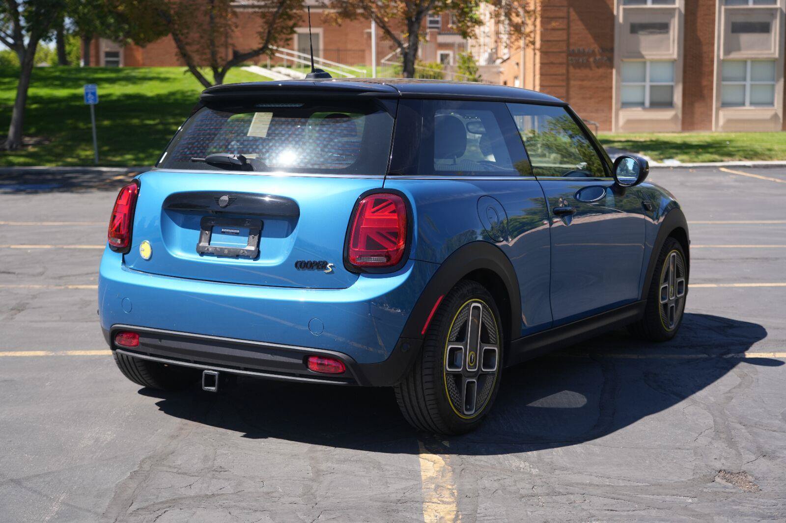 Used 2023 MINI Cooper SE FWD image 5