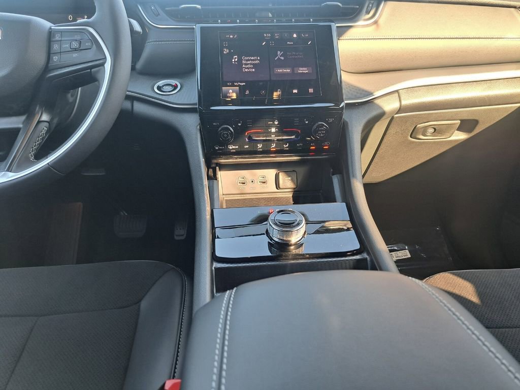 New 2025 Jeep Grand Cherokee L Laredo image 19