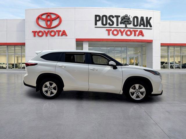Used 2021 Toyota Highlander LE image 8