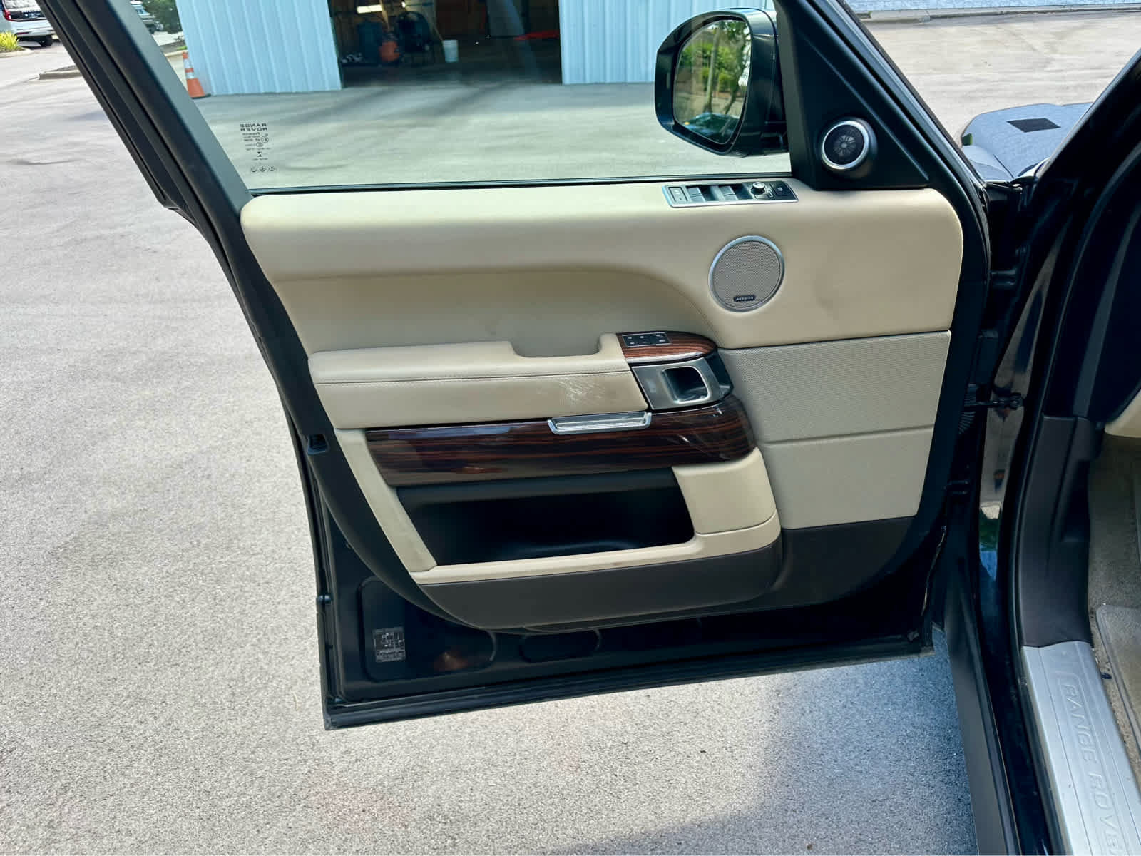 Used 2017 Land Rover Range Rover HSE AWD/4WD image 9