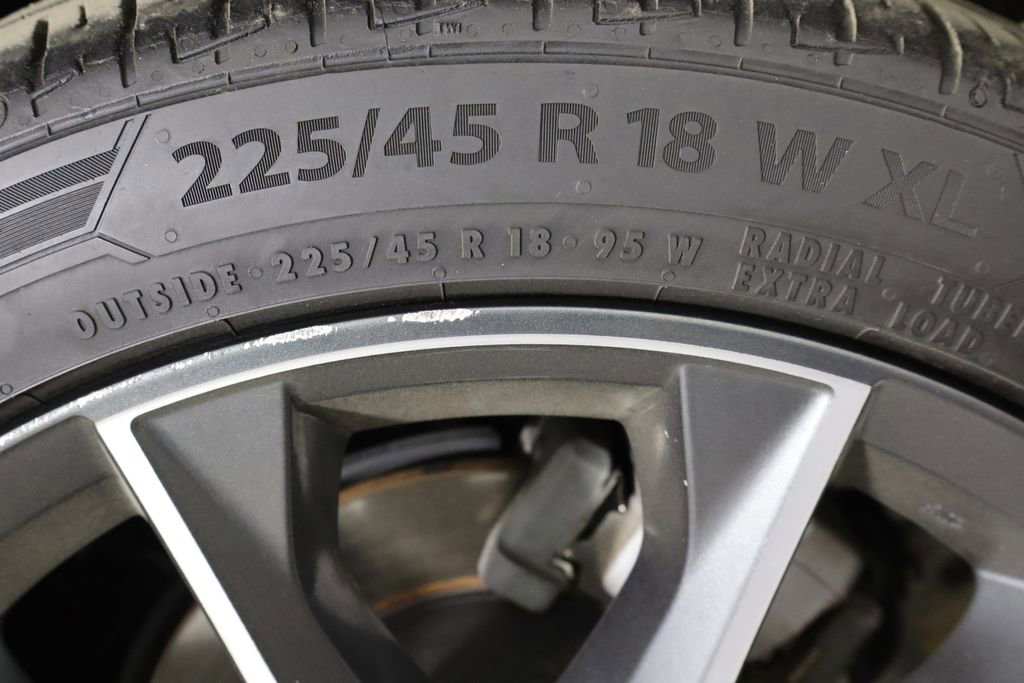 Used 2017 Toyota Camry XSE w/ Moonroof Package image 38