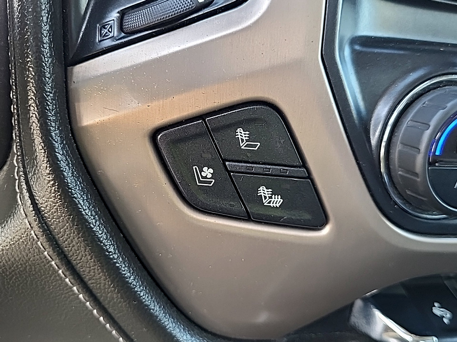 Used 2016 GMC Sierra 1500 Denali w/ Enhanced Driver Alert Package AWD/4WD image 30