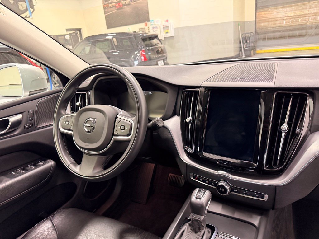 Used 2020 Volvo XC60 T6 Momentum w/ Advanced Package AWD/4WD image 30