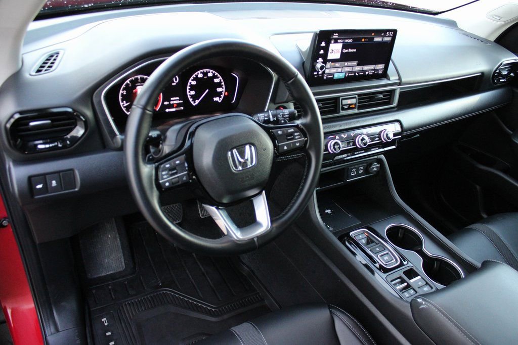 Used 2023 Honda Pilot Touring image 11