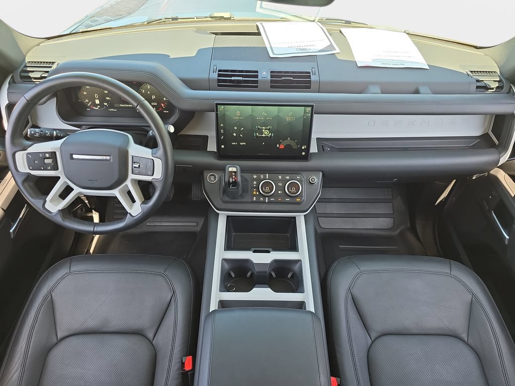 Certified 2025 Land Rover Defender 90 X-Dynamic SE AWD/4WD image 9