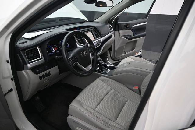 Used 2018 Toyota Highlander Plus FWD image 7