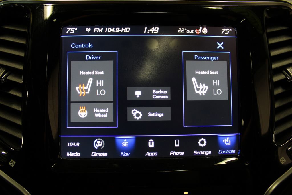 Used 2020 Jeep Cherokee Limited w/ Technology Group image 18