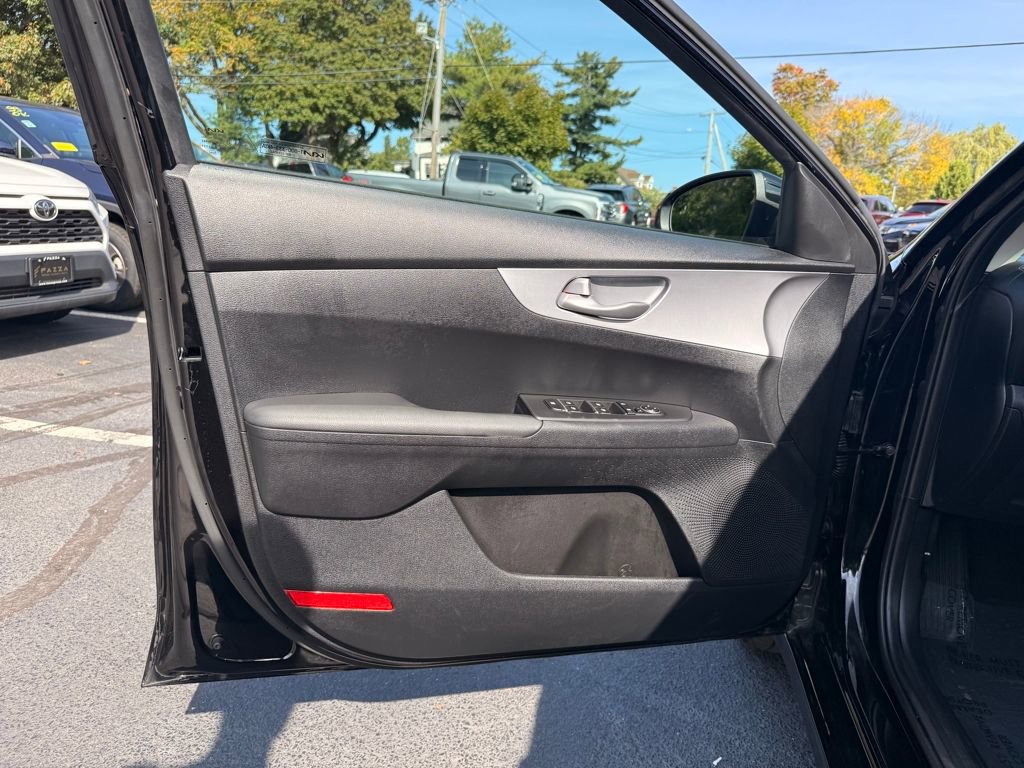 Used 2023 Kia Forte LXS w/ LXS Technology Package image 20