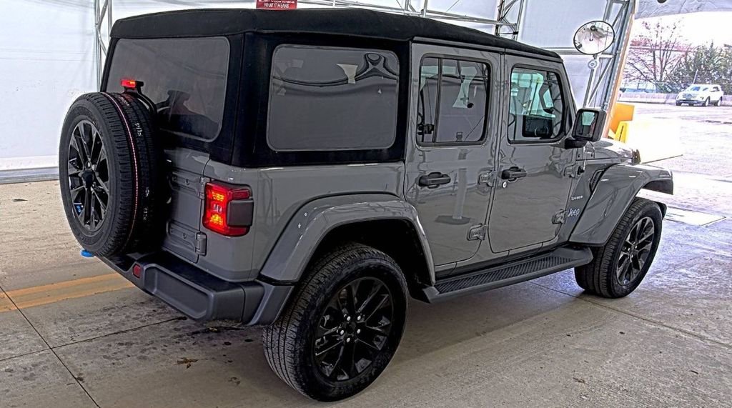 Used 2023 Jeep Wrangler Unlimited Sahara w/ Cold Weather Group AWD/4WD image 2