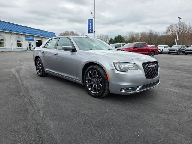 Used 2018 Chrysler 300 S w/ 300S Premium Group image 5