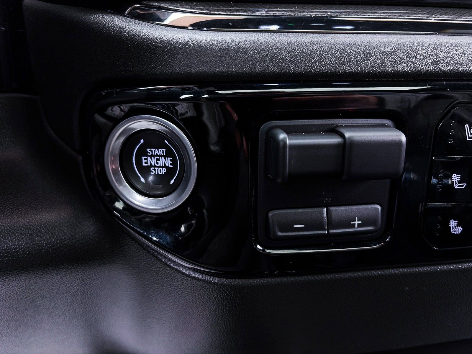 Used 2024 Chevrolet Silverado 1500 ZR2 w/ Technology Package image 29