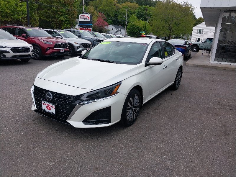 Used 2024 Nissan Altima 2.5 SV w/ SV Premium Package AWD/4WD image 4