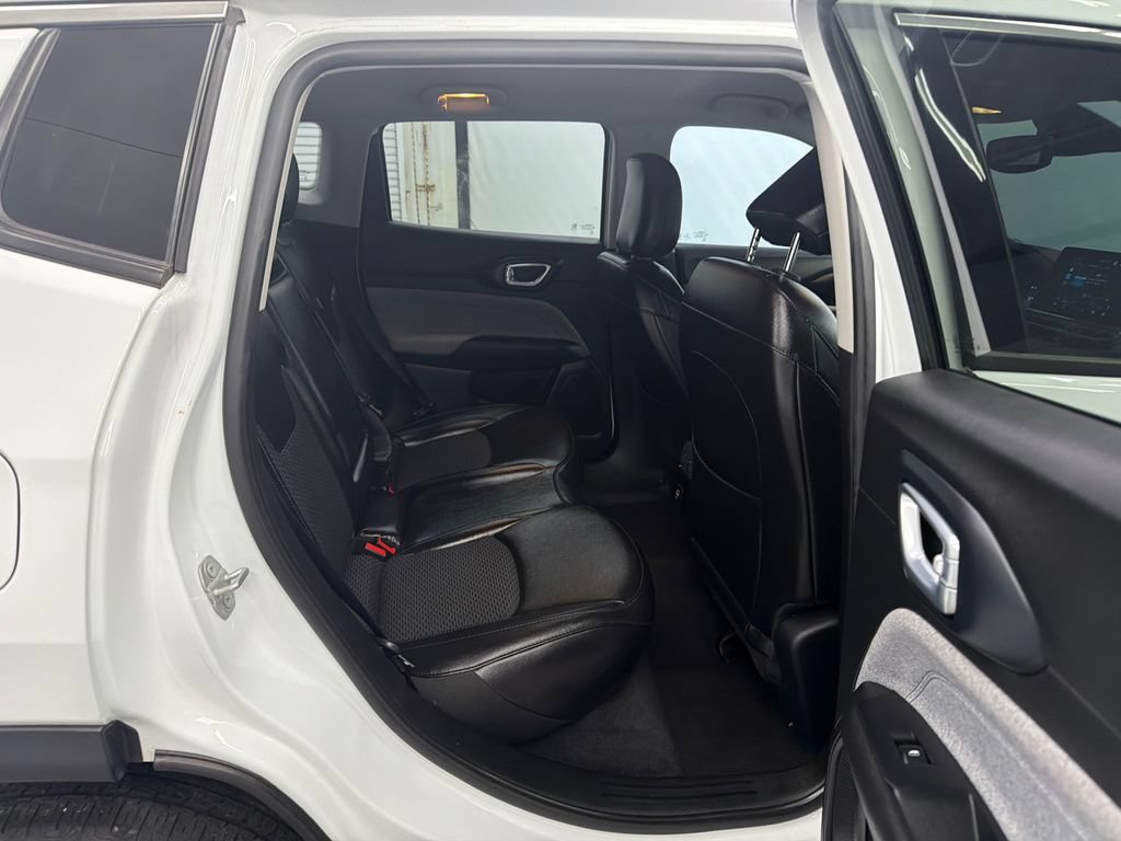 Used 2022 Jeep Compass Latitude FWD image 15