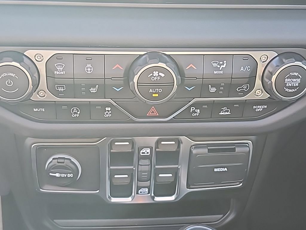 New 2026 Jeep Wrangler Unlimited Sahara AWD/4WD image 33
