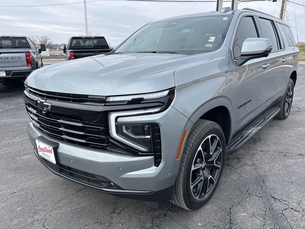 Used 2025 Chevrolet Suburban RST w/ Comfort Package image 9