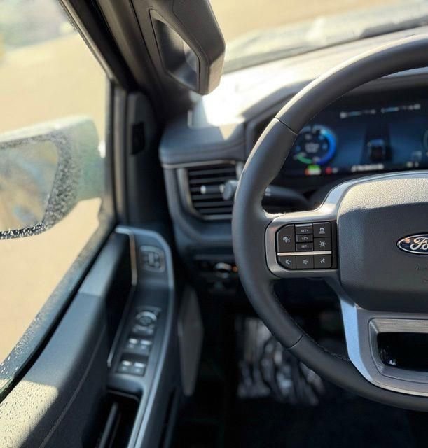 Used 2025 Ford F150 Lightning Lariat AWD/4WD image 19