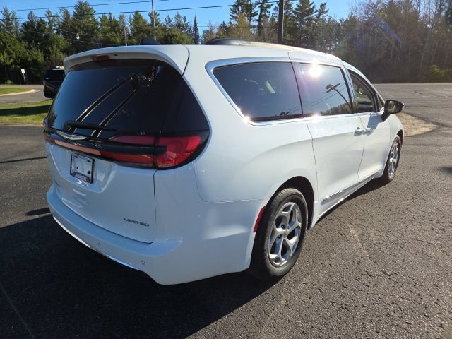 Used 2023 Chrysler Pacifica Limited FWD image 28