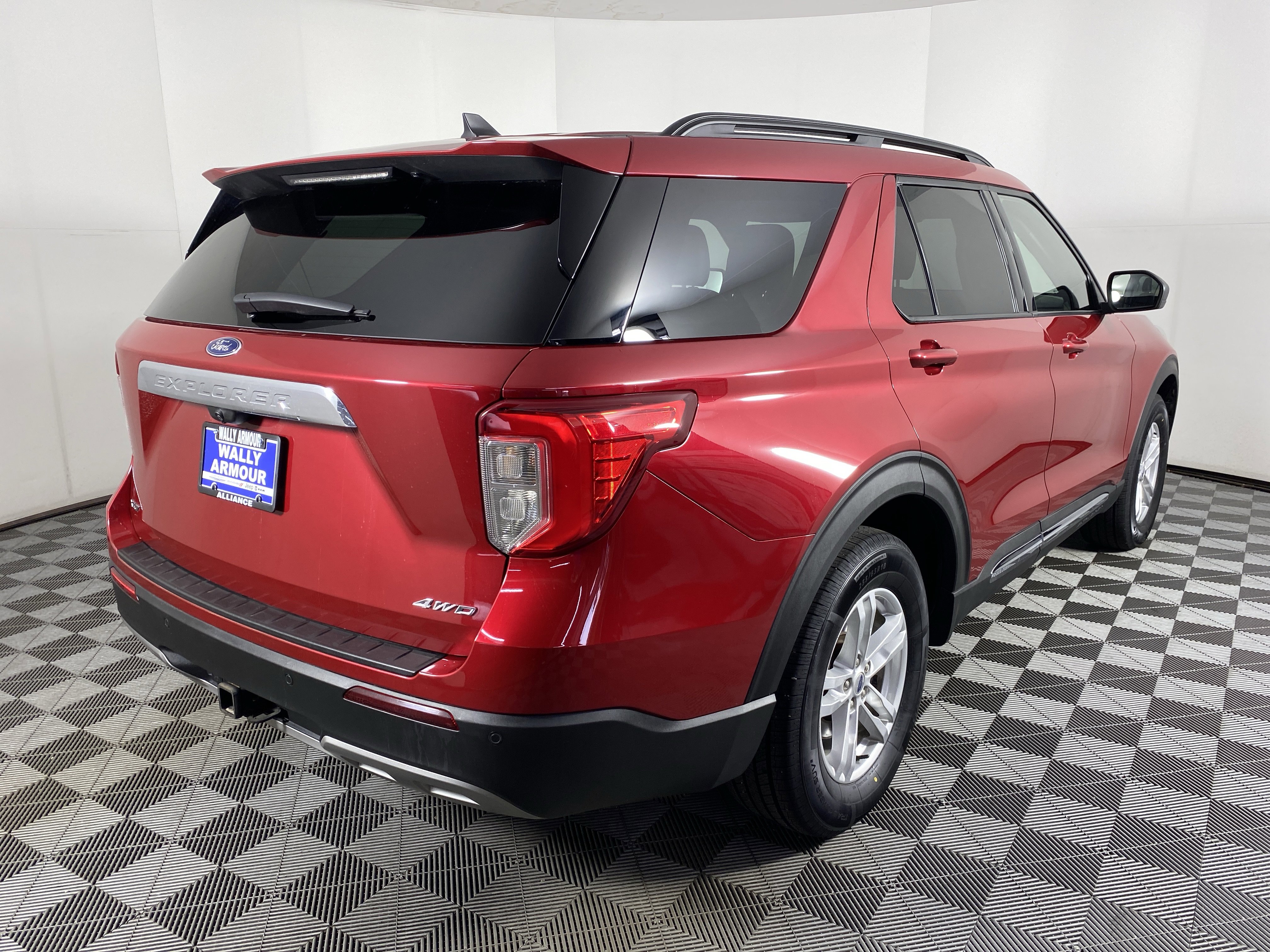 Used 2022 Ford Explorer XLT w/ Equipment Group 202A image 7