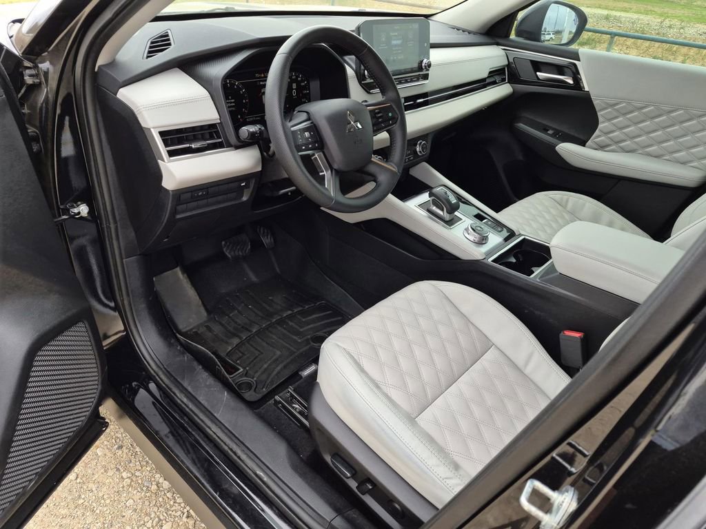 Used 2024 Mitsubishi Outlander SEL image 13
