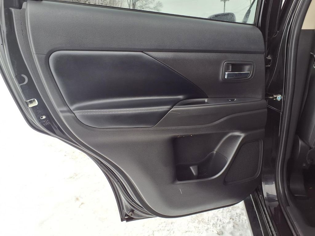 Used 2019 Mitsubishi Outlander FWD image 25