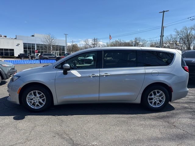 Used 2023 Chrysler Voyager LX image 17