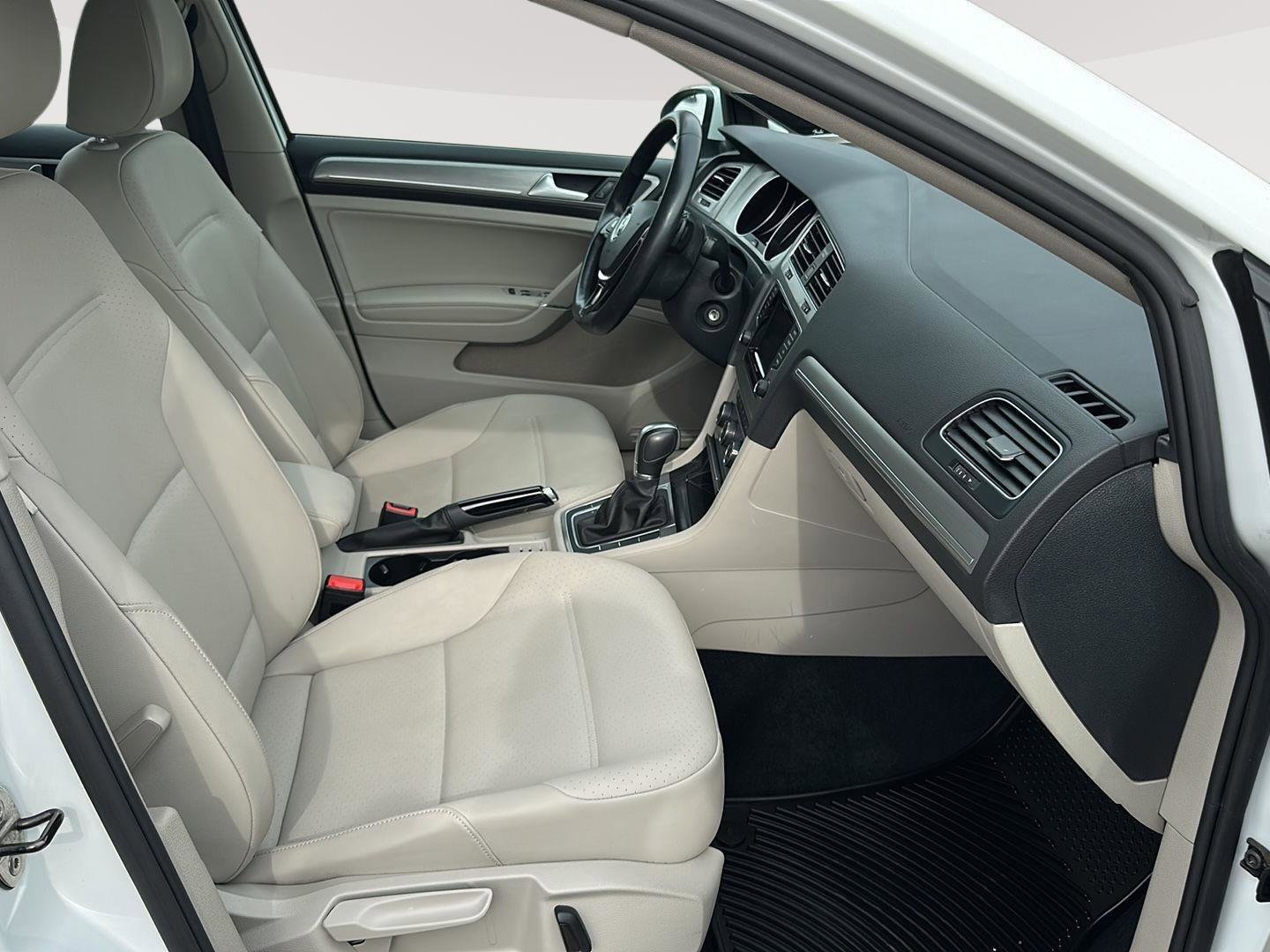 Used 2015 Volkswagen Golf SE FWD image 16