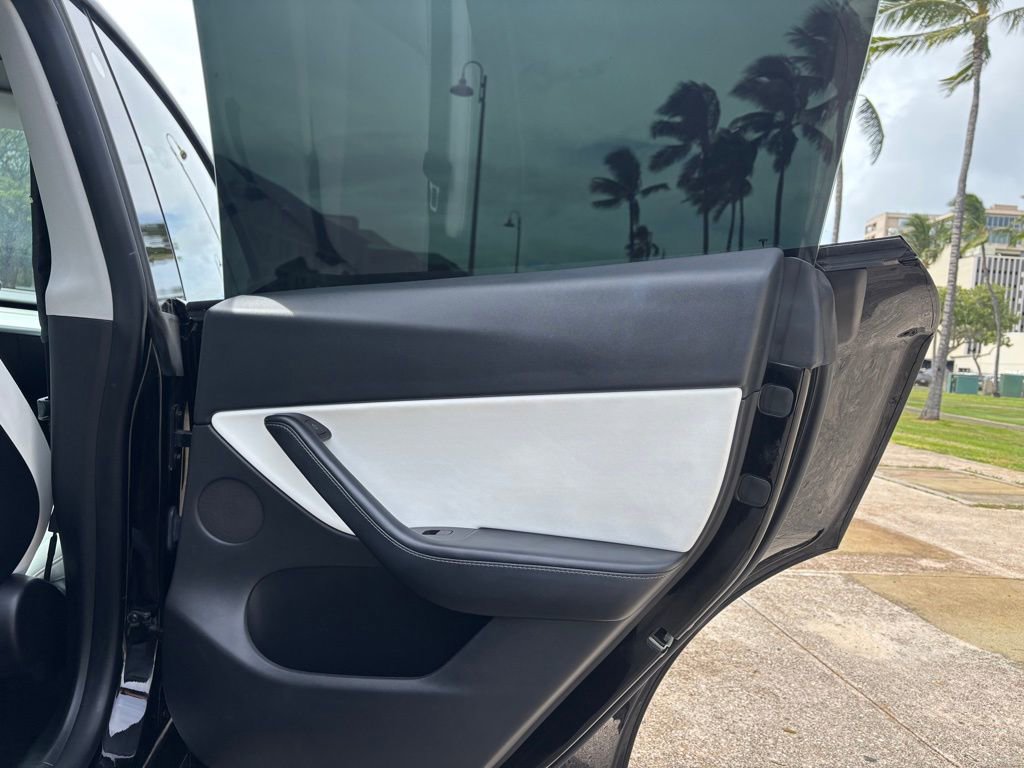 Used 2022 Tesla Model Y Long Range image 17