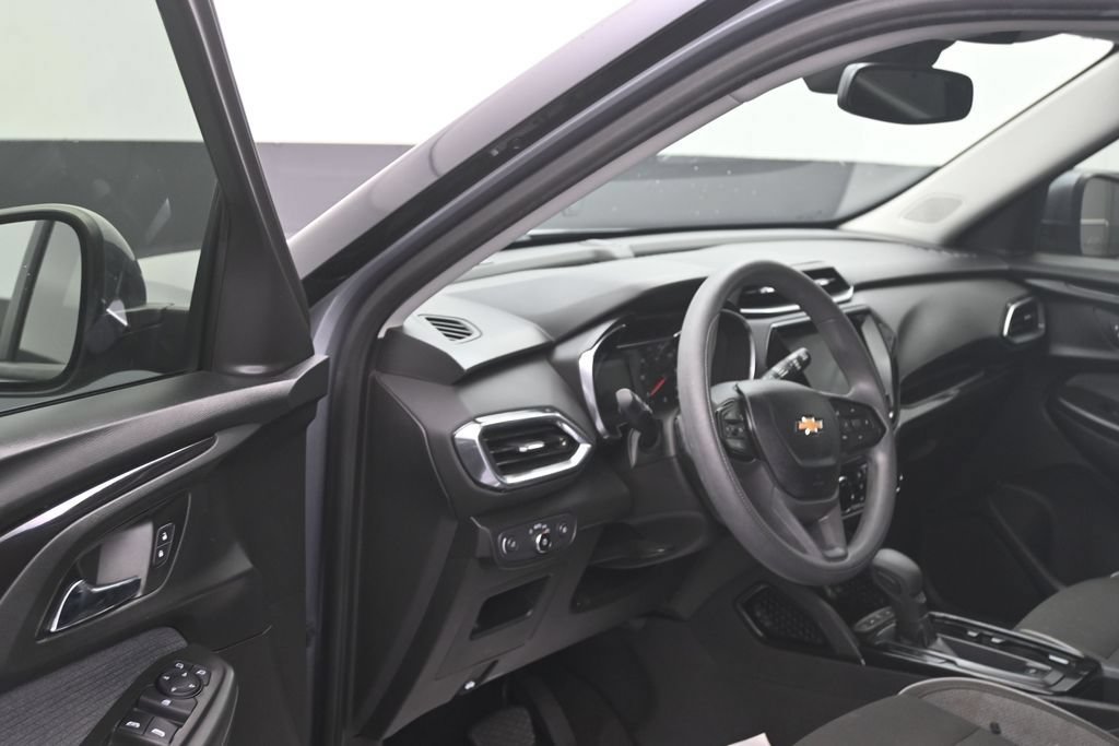 Used 2021 Chevrolet TrailBlazer LT w/ Convenience Package FWD image 11