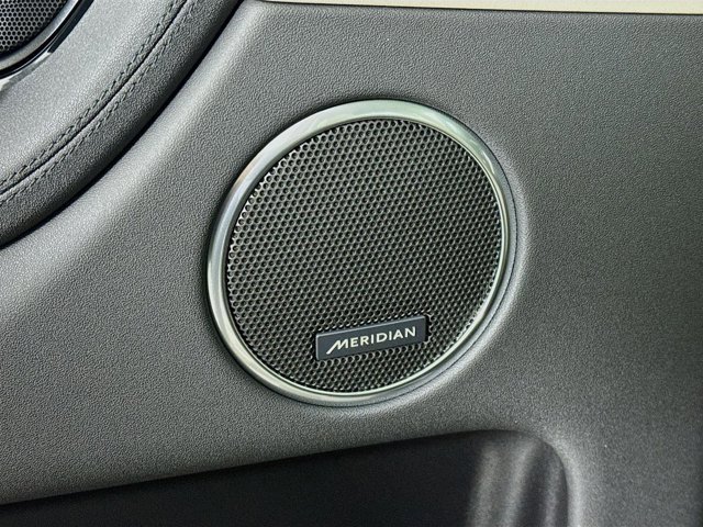 Used 2025 Land Rover Discovery Sport S image 21