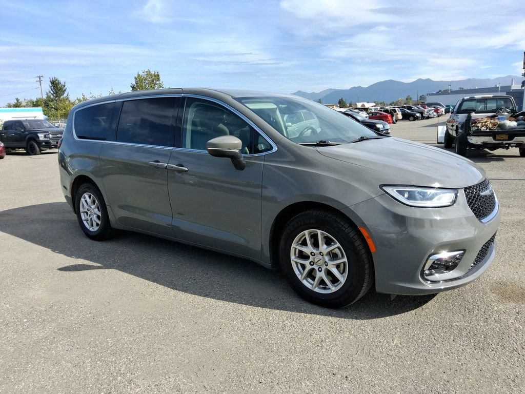 Certified 2023 Chrysler Pacifica Touring-L FWD image 2