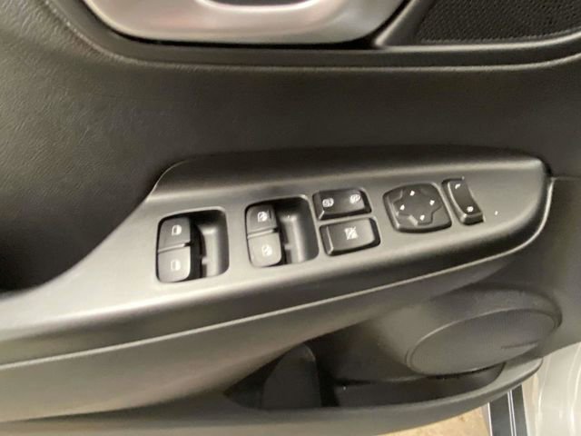 Used 2022 Hyundai Kona Limited image 13