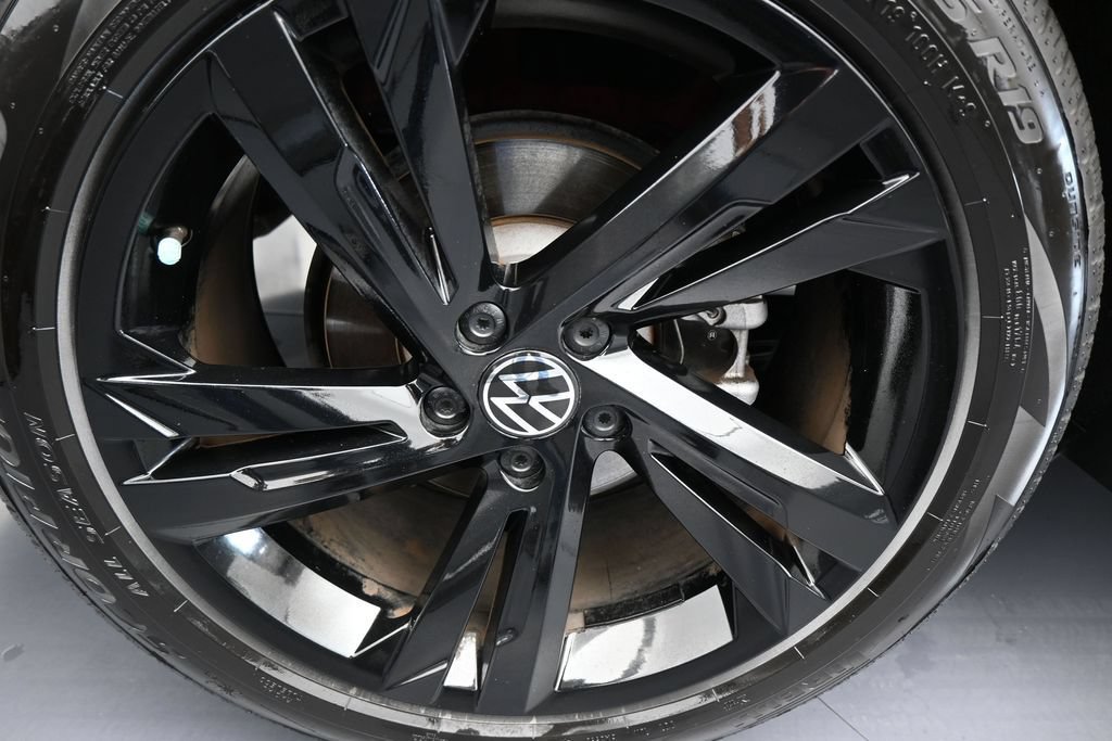 Used 2024 Volkswagen Tiguan SE R-Line FWD image 44
