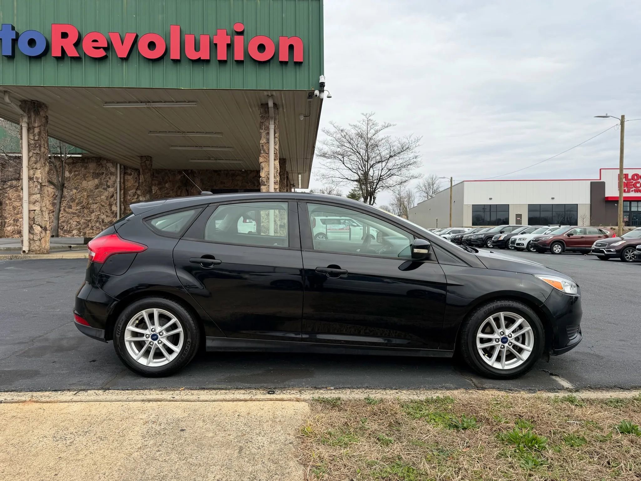 Used 2017 Ford Focus SE image 8