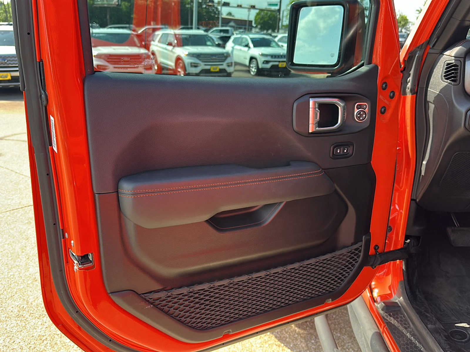 Used 2023 Jeep Gladiator Mojave w/ Cold Weather Group AWD/4WD image 11