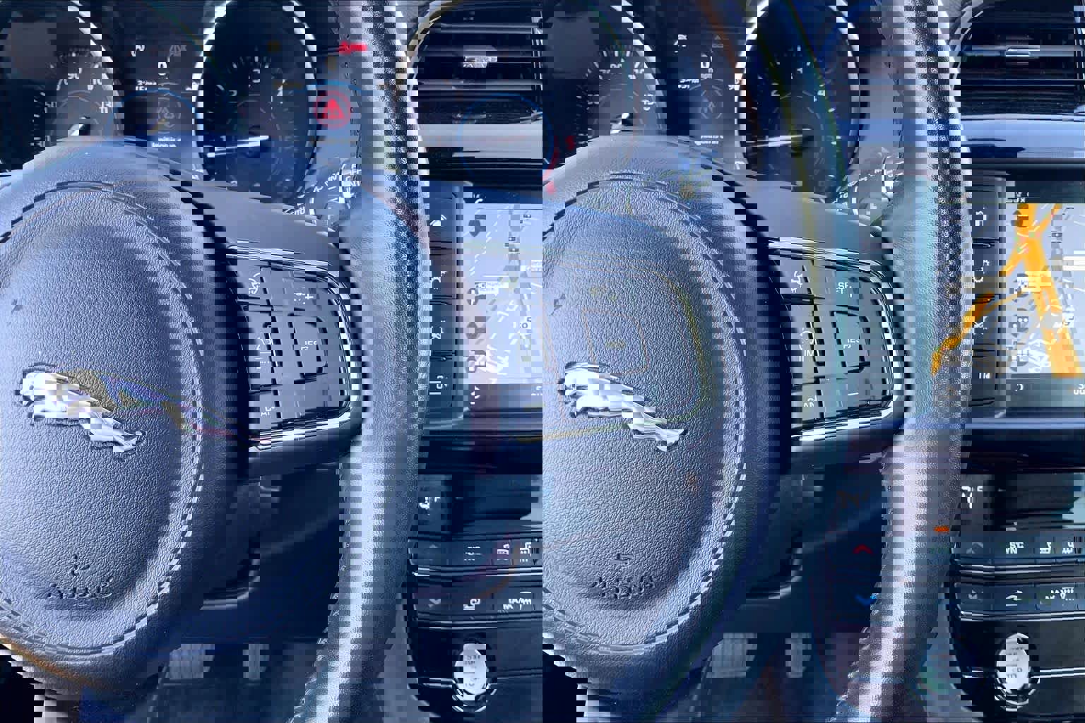 Used 2018 Jaguar F-PACE Premium image 25