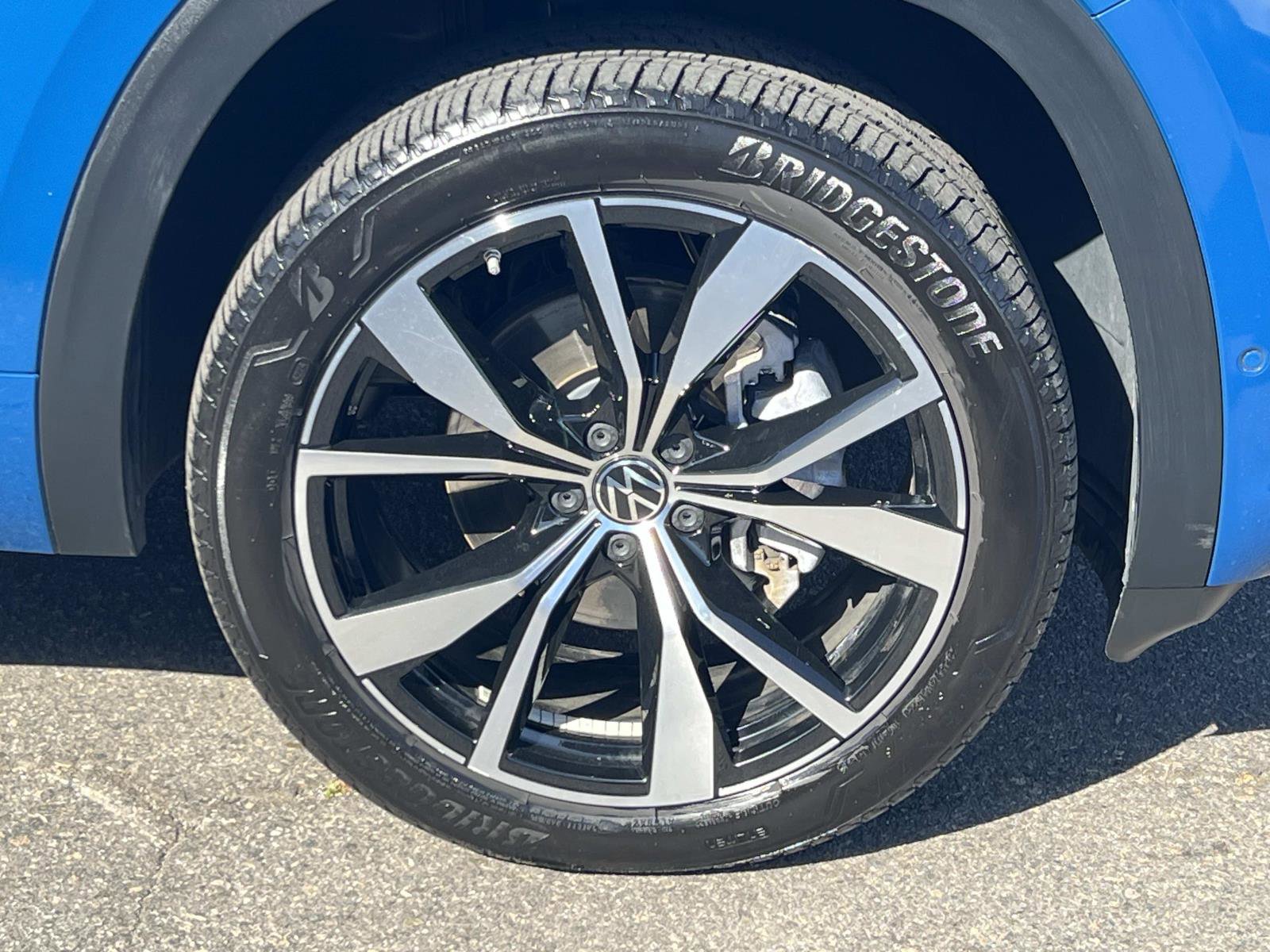 Certified 2025 Volkswagen Atlas SEL Premium R-Line AWD/4WD image 32