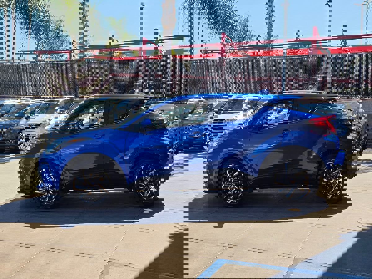 Used 2020 Toyota C-HR Limited FWD image 11