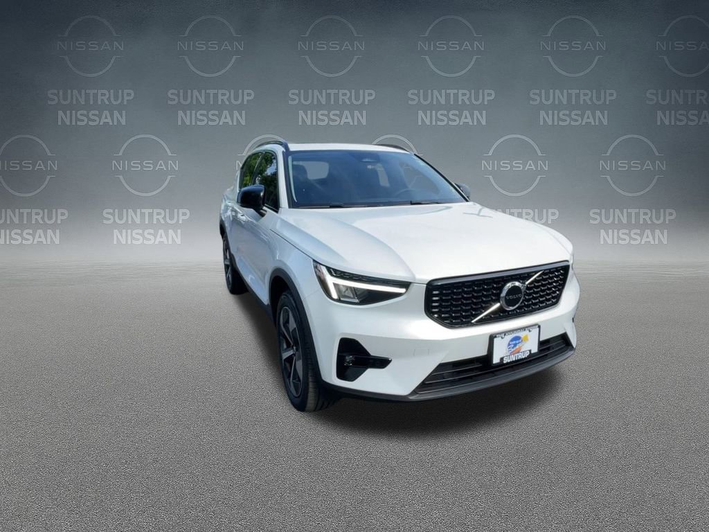 Used 2023 Volvo XC40 B5 Plus w/ Protection Package Premier image 29